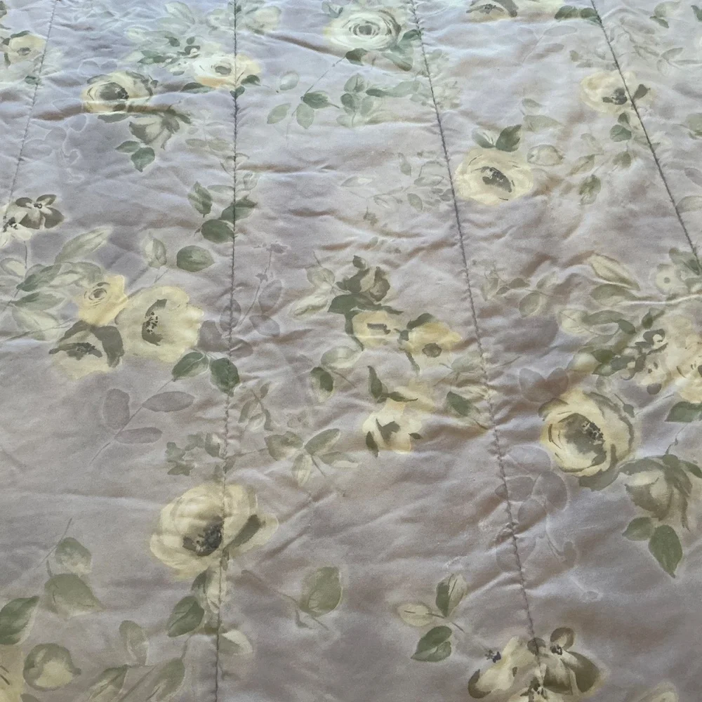 Queen Size Reversible Comforter Light Purple & Cream